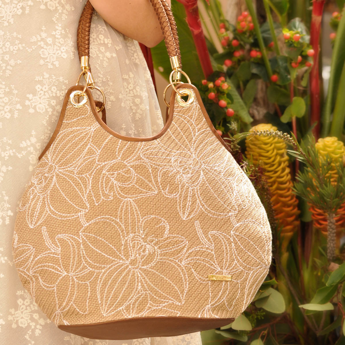 Bolso Round Jute White Flowers - Ana Lince Accesorios - Accesorios para Mujer - Atemporales & Sostenibles